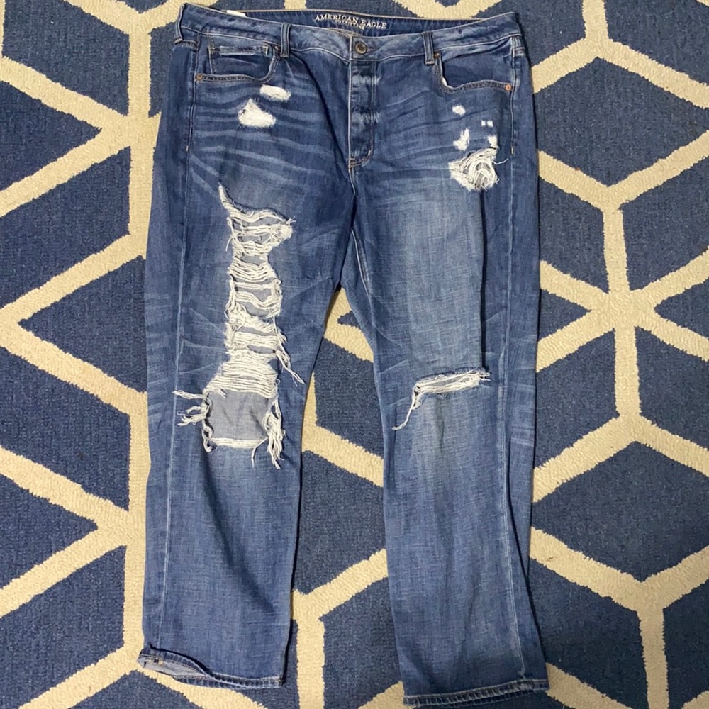 Cute ripped American Eagle jeans